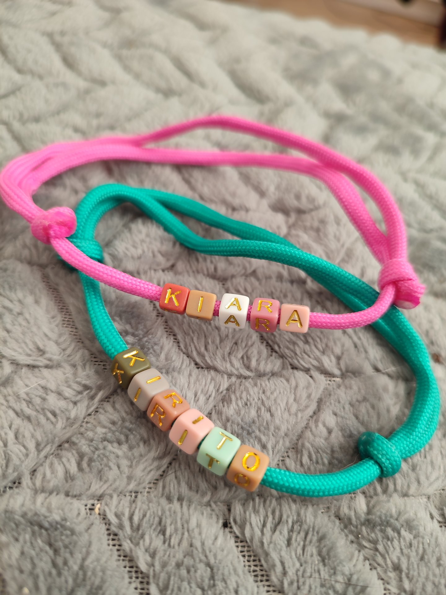 Obroża i smycz jako ważny element wyprawki